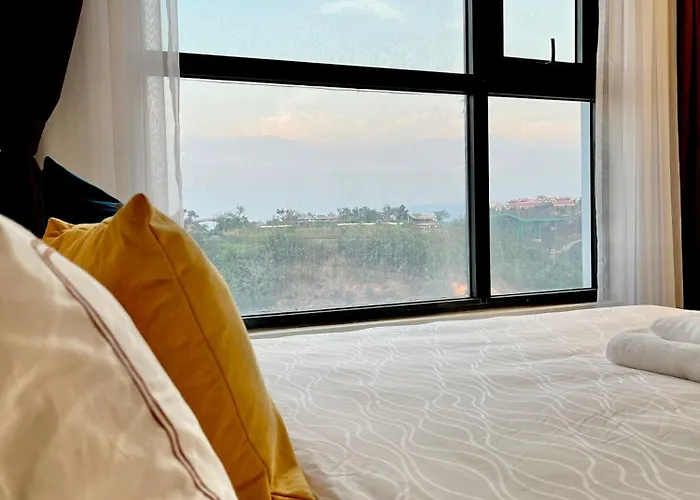 Minh's House - Two-bedrooms In Sapphire Apartment Ha Long
